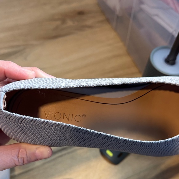 Vionic Dahlia Knit Pointed-Toe Ballet Flat – Light Gray | Size 7.5 - Picture 2 of 7